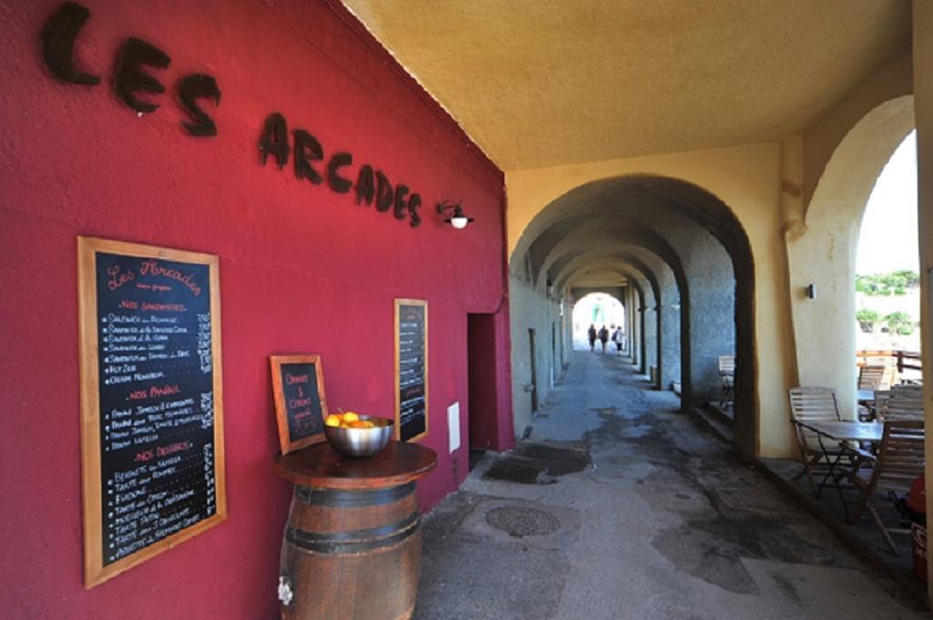 Hotel De La Plage Les Arcades Algajola  Exterior photo